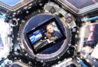 8歳の少女が父親の無線機で、ISSにいる宇宙飛行士と会話を交わす