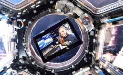 8歳の少女が父親の無線機で、ISSにいる宇宙飛行士と会話を交わす