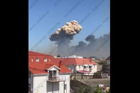 クリミア半島にあるロシアの空軍基地で爆発、ウクライナによる攻撃か？
