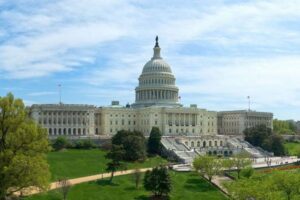 米連邦議会議事堂のバリケードに車が突っ込み炎上、運転手の男が銃で自殺