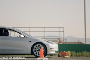 完全自動運転車が子供のマネキンを認識せず、何度も轢いてしまう実験結果が恐ろしい