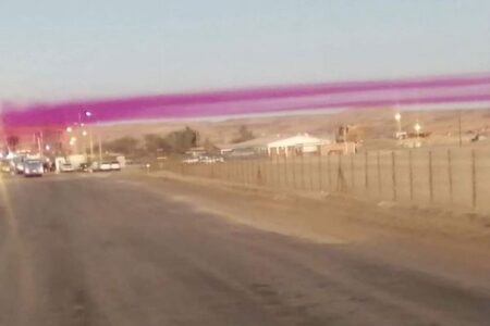 南米チリで空に紫色の雲が出現、ヨウ素の流出が原因か？