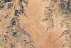 オーストラリアの砂漠に描かれた謎の地上絵、現在も誰が描いたのは不明