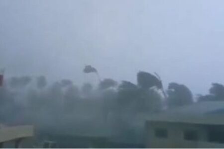フィリンピンにスーパー台風「ノル」が上陸、数千人が避難【動画】