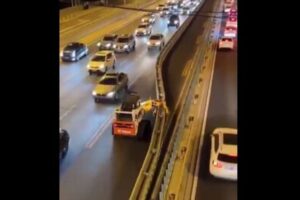 中国で渋滞緩和のために使用されているリバーシブルレーンがユニーク