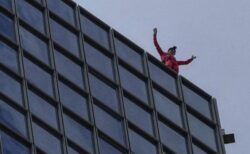 60歳になるフランス人のクライマー、高層ビルを安全装置なしで登ることに成功