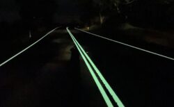 まるで近未来映画のよう、豪の道路で「光る車線」を試験的に導入