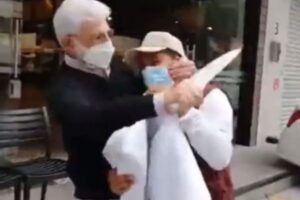 【メキシコ】市長の父親、店が閉鎖されたことに怒り、検査員をナイフで脅す