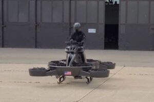 米のモーターショーでお披露目された、日本のホバーバイクがカッコいい！