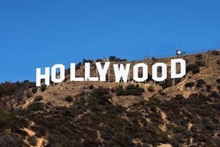 ハリウッドで100周年の準備のため、新しく看板の文字が塗り直されることに