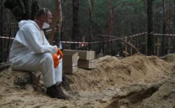 ウクライナ・イジュームの森で大量の墓地を発見、99％の遺体に拷問や暴力の痕跡