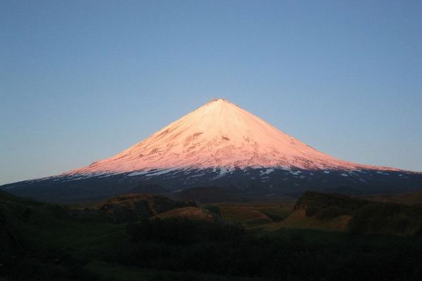 ロシアの活火山、クリュチェフスカヤ・ソプカに登っていた6人が死亡