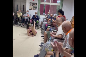 老人ホームがストリッパーを雇って物議に【台湾】