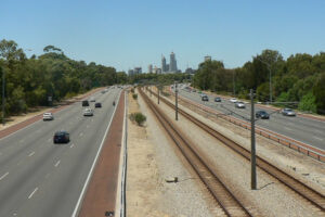 トラック事故で大人のオモチャと潤滑液が散乱、道路が一時閉鎖に【アメリカ】
