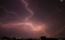 南オーストラリア州で多数の落雷、強烈な嵐により大停電が発生