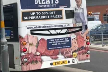 オランダの町が世界で初めて、公共の場での食肉広告を禁止へ