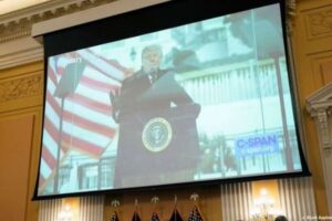 米議会襲撃事件の特別委員会、トランプ前大統領の召還を全会一致で決議