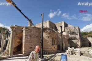 トルコで「サンタクロース」の元になった、1600年前の聖人の埋葬場所を発見