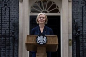 英・トラス前首相の携帯電話が、ロシアのスパイによってハッキングされていた？