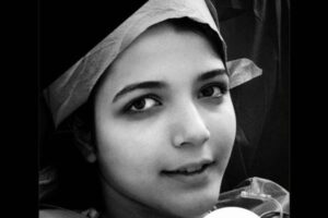 イランの治安機関が学校で生徒に歌を強要、拒否した女子学生を撲殺