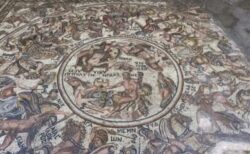 シリアでローマ時代のモザイクの床を発見、ほぼ無傷の状態で残される