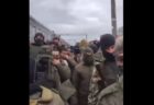「俺たちは家畜のように扱われている！」ロシアで招集された兵士500人が不満を爆発