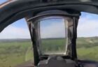 ロシア軍の戦闘機が墜落、パイロットのカメラがその瞬間をとらえる