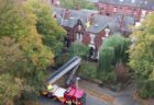 イギリスで不可解な事件、失踪者の遺体が屋根の上で発見される