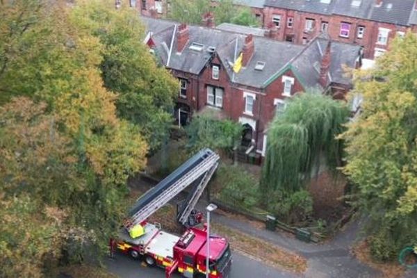 イギリスで不可解な事件、失踪者の遺体が屋根の上で発見される