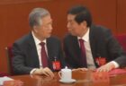 胡錦涛氏が退席させられる直前の映像、公的な書類を巡り議論か？