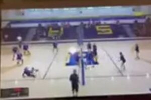 米高校の女子バレーでトランスジェンダーが強烈アタック、相手選手が脳震盪