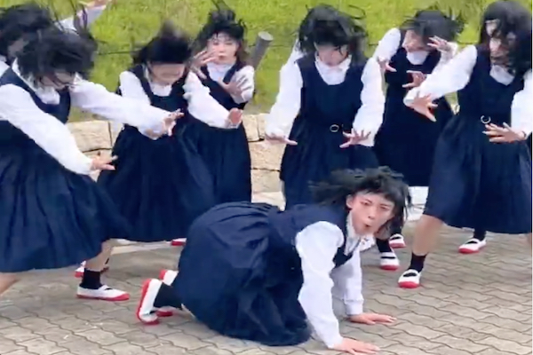 日本の女子生徒がインドのヒット曲でダンス、面白くて国際的に「いいね」