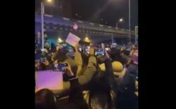 「習近平は辞めろ！」中国各地で異例の大規模な抗議デモが勃発