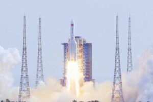 中国のロケットの残骸が制御不能、スペインが空域の一部を閉鎖