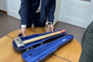 ロシアの「ワグネル」が、EU議会に血塗られたハンマーを送りつけたか？