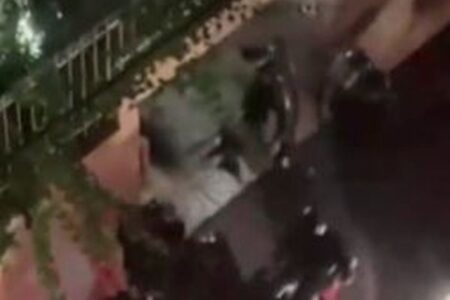 イランで警官がデモ参加者を射殺か、動画がSNSに浮上