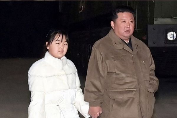 金正恩の娘が北朝鮮のメディアに登場、父と共にミサイルを視察