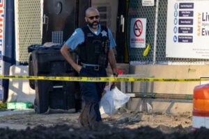 オバマ記念館の建設現場に、首つり用のロープが置かれていた