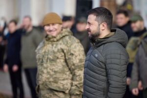 ゼレンスキー大統領がヘルソン市を直接訪問、国旗を掲揚し、ロシアからの解放を宣言