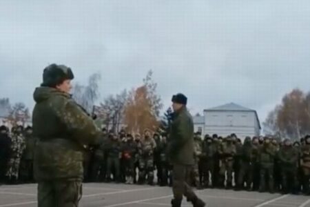 「約束の一時金を支払え！」ロシア軍の訓練センターで動員兵らが抗議