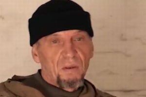 ウクライナ側に寝返った「ワグネル」の元傭兵を、ハンマーで処刑する動画が拡散
