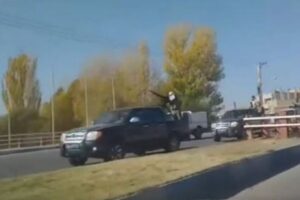 イラン政府の弾圧が危険な局面へ、国軍が重火器などを装備か？