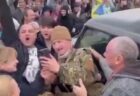 ウクライナ軍がヘルソン市に到達、住民が兵士らを迎え、街が歓喜に包まれる