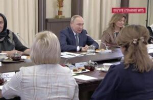 ロシアのプーチン大統領が兵士の母親らと会合、戦線での悲惨な状況とは？