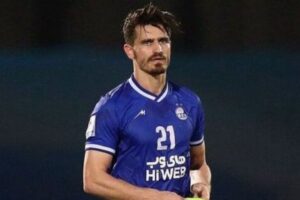 サッカーの元イラン代表選手を治安部隊が逮捕、チームの評判を落とした罪