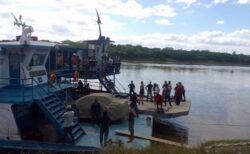 南米ペルーで先住民のグループが船の乗客を人質に、政府の対応に抗議