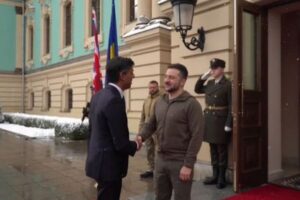 英首相がウクライナをサプライズ訪問、ゼレンスキー大統領に支援を約束