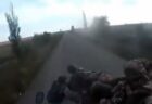 ウクライナ軍の攻撃から逃げるロシア兵、パニックになり装甲車が横転か？【動画】