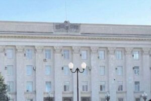 ヘルソンでロシアが不可解な動き、軍本部を川の東岸へ移転、住民に強く避難を呼びかけ