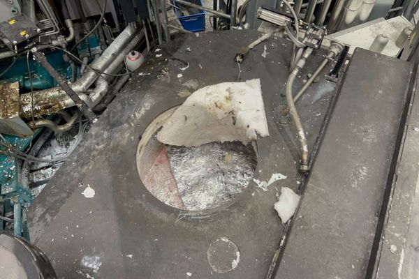 スイスの工場で作業員が溶けたアルミの炉に落下、奇跡的に生還